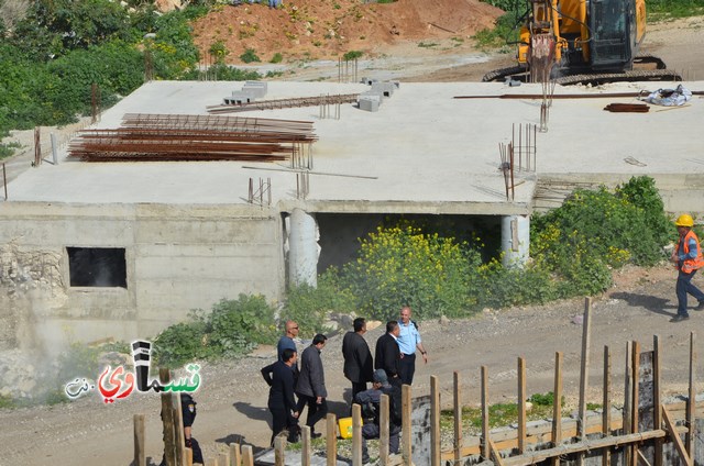 فيديو: قوات كبيرة ومُدججة بالدبابات والصواريخ تهدم اساسات بيت الشيخ غازي عيسى بحجة البناء في ارض المنهال ...